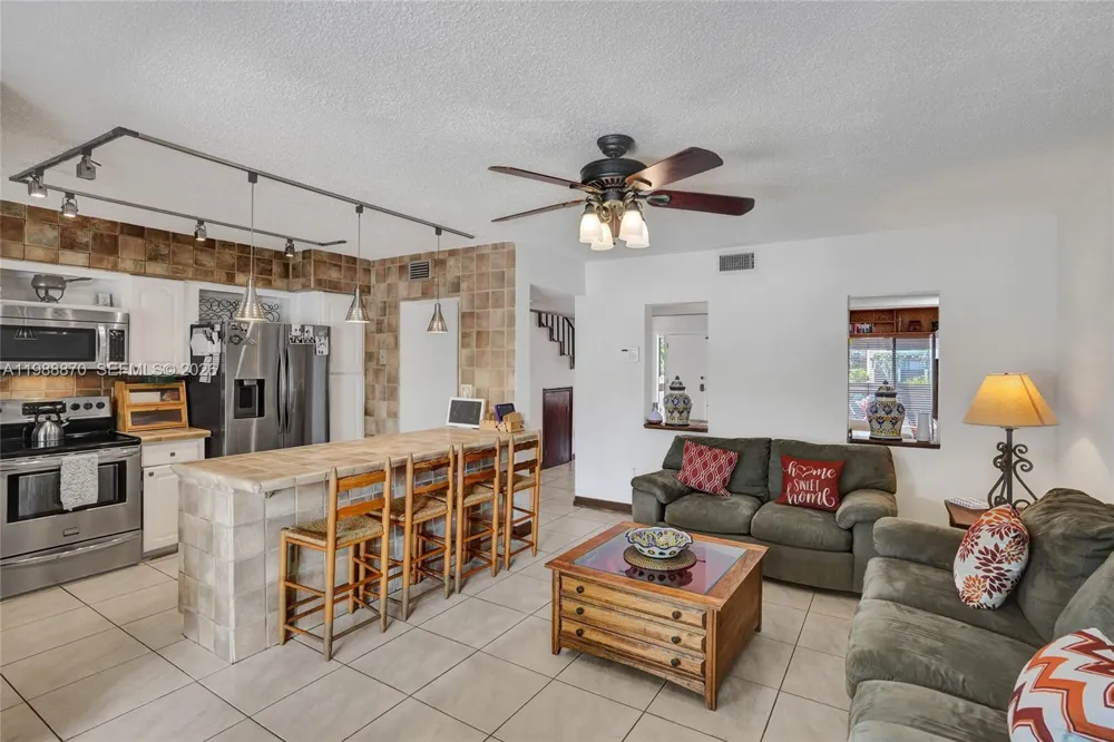 16465 NE 26th Ave #18 North Miami Beach, FL 33160