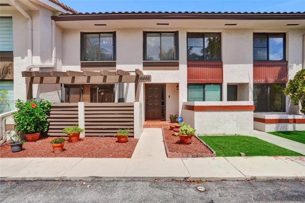 16465 NE 26th Ave #18 North Miami Beach, FL 33160