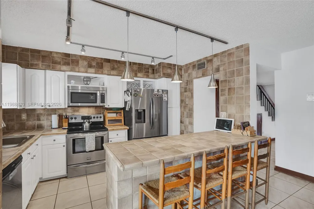 16465 NE 26th Ave #18 North Miami Beach, FL 33160