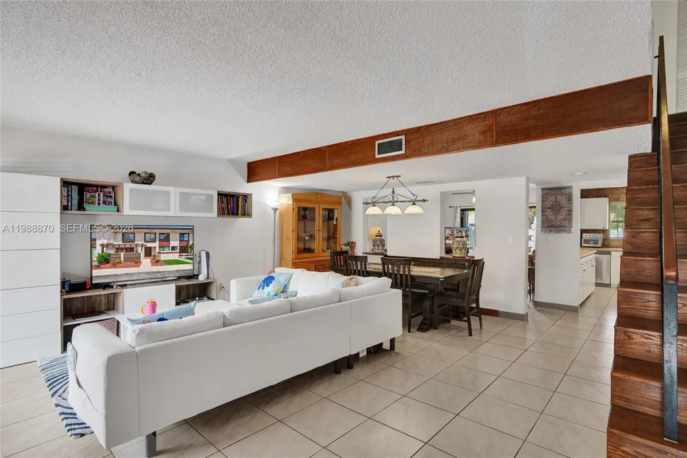 16465 NE 26th Ave #18 North Miami Beach, FL 33160