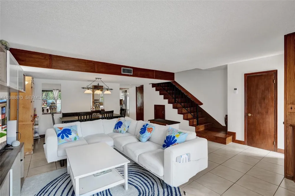 16465 NE 26th Ave #18 North Miami Beach, FL 33160
