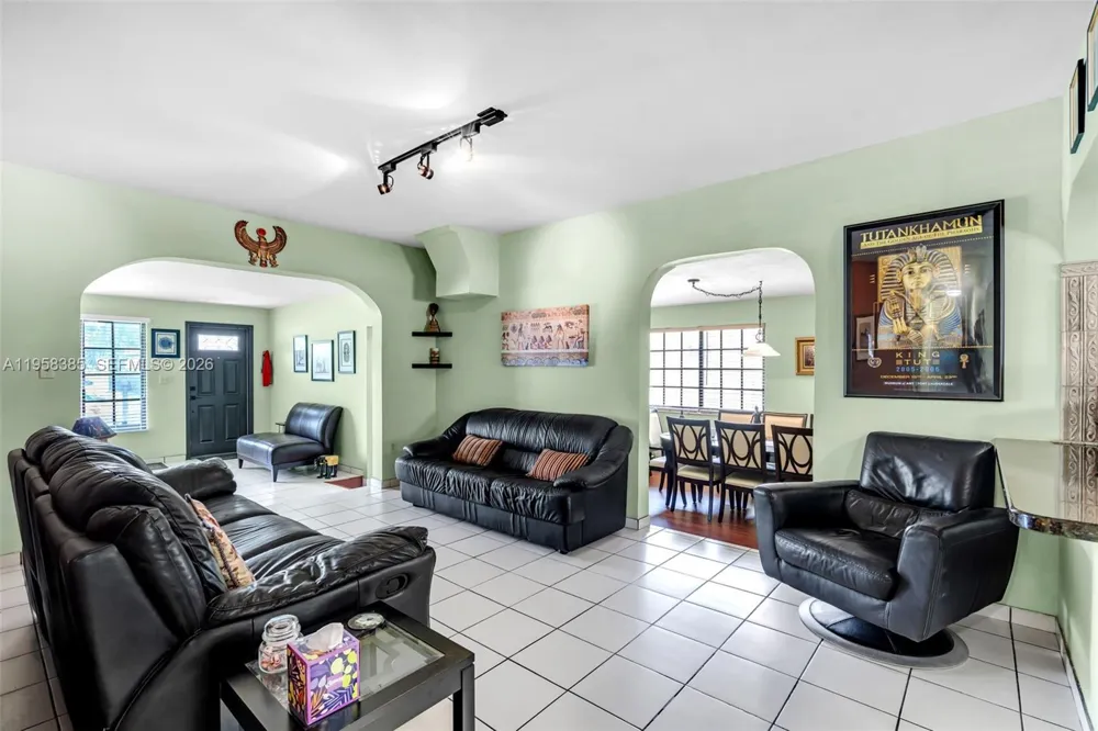 249 Carlisle Dr Miami Springs, FL 33166