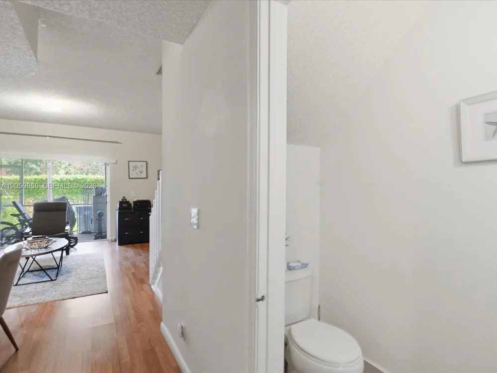 21 Simonton Cir Weston, FL 33326