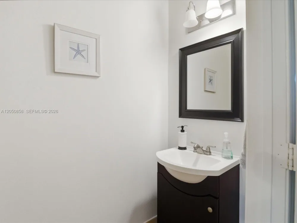 21 Simonton Cir Weston, FL 33326