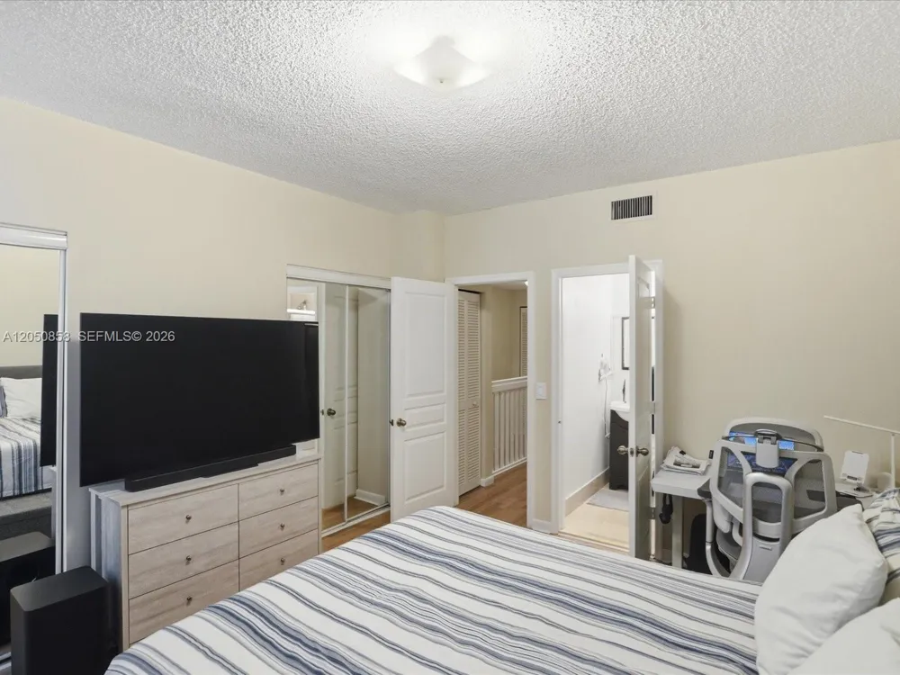 21 Simonton Cir Weston, FL 33326