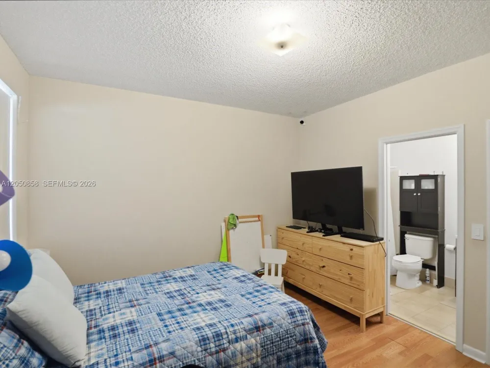 21 Simonton Cir Weston, FL 33326
