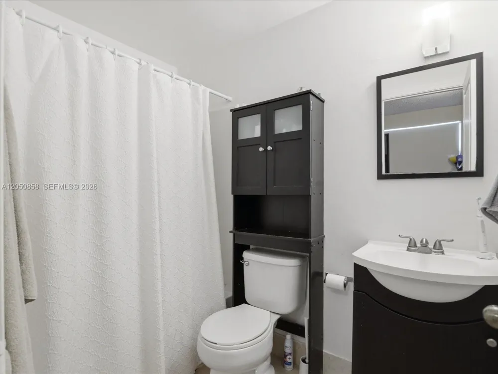 21 Simonton Cir Weston, FL 33326
