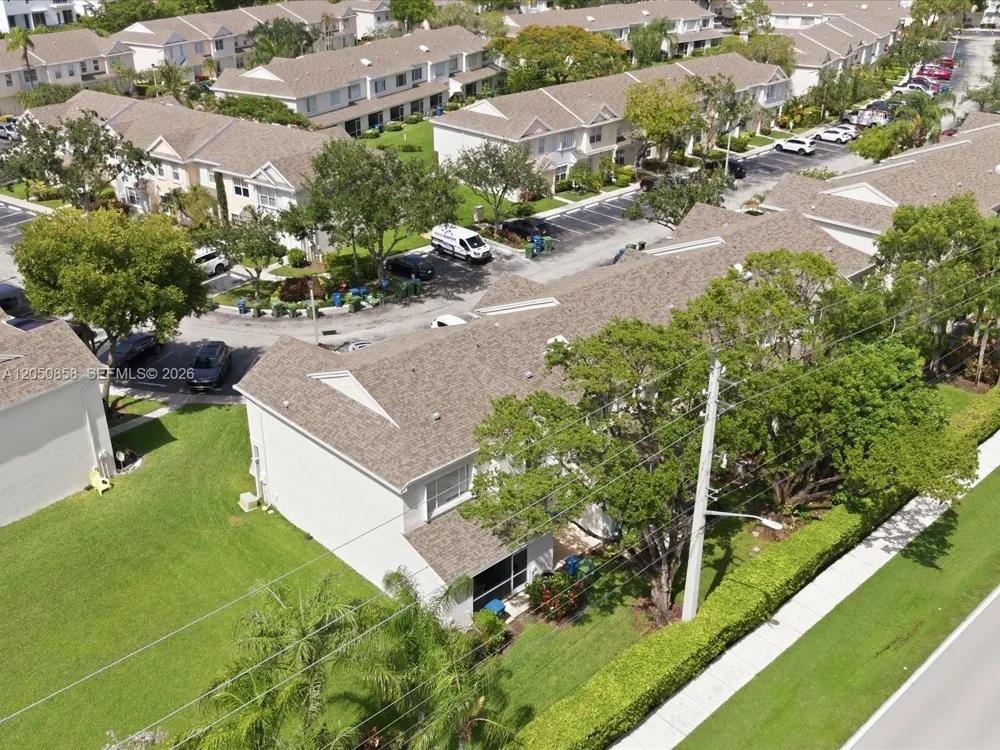 21 Simonton Cir Weston, FL 33326