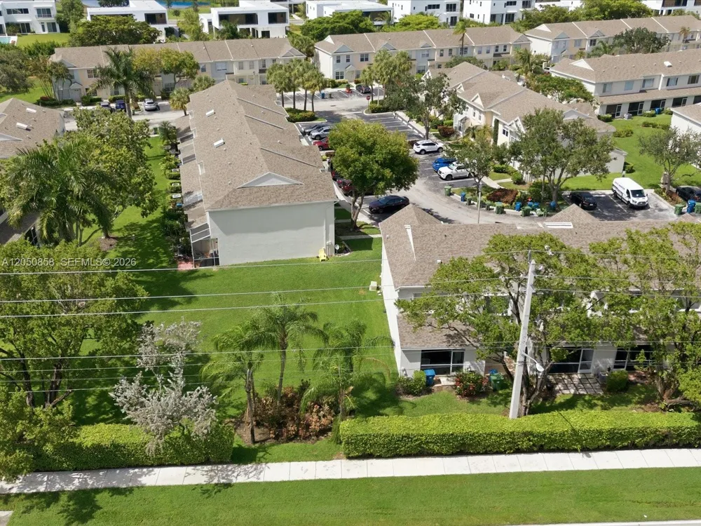 21 Simonton Cir Weston, FL 33326