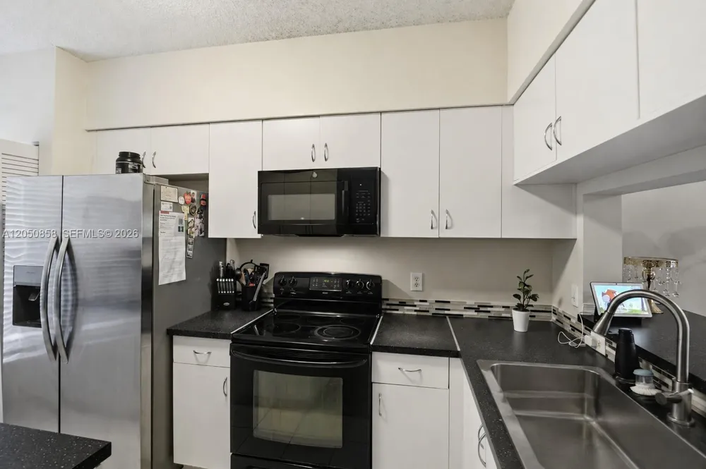 21 Simonton Cir Weston, FL 33326