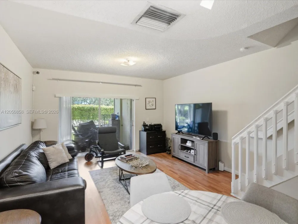 21 Simonton Cir Weston, FL 33326