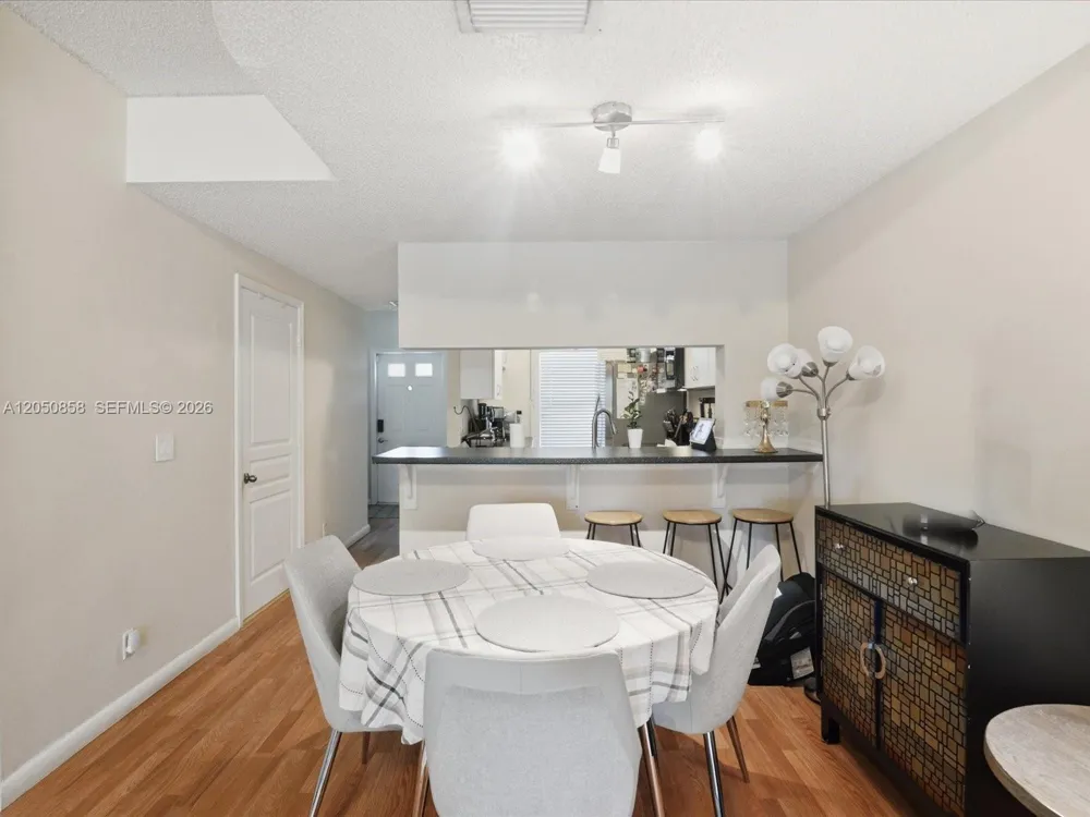 21 Simonton Cir Weston, FL 33326