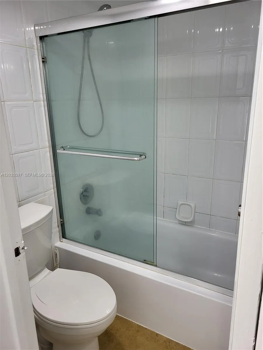 3401 Country Club Dr #211 Aventura, FL 33180