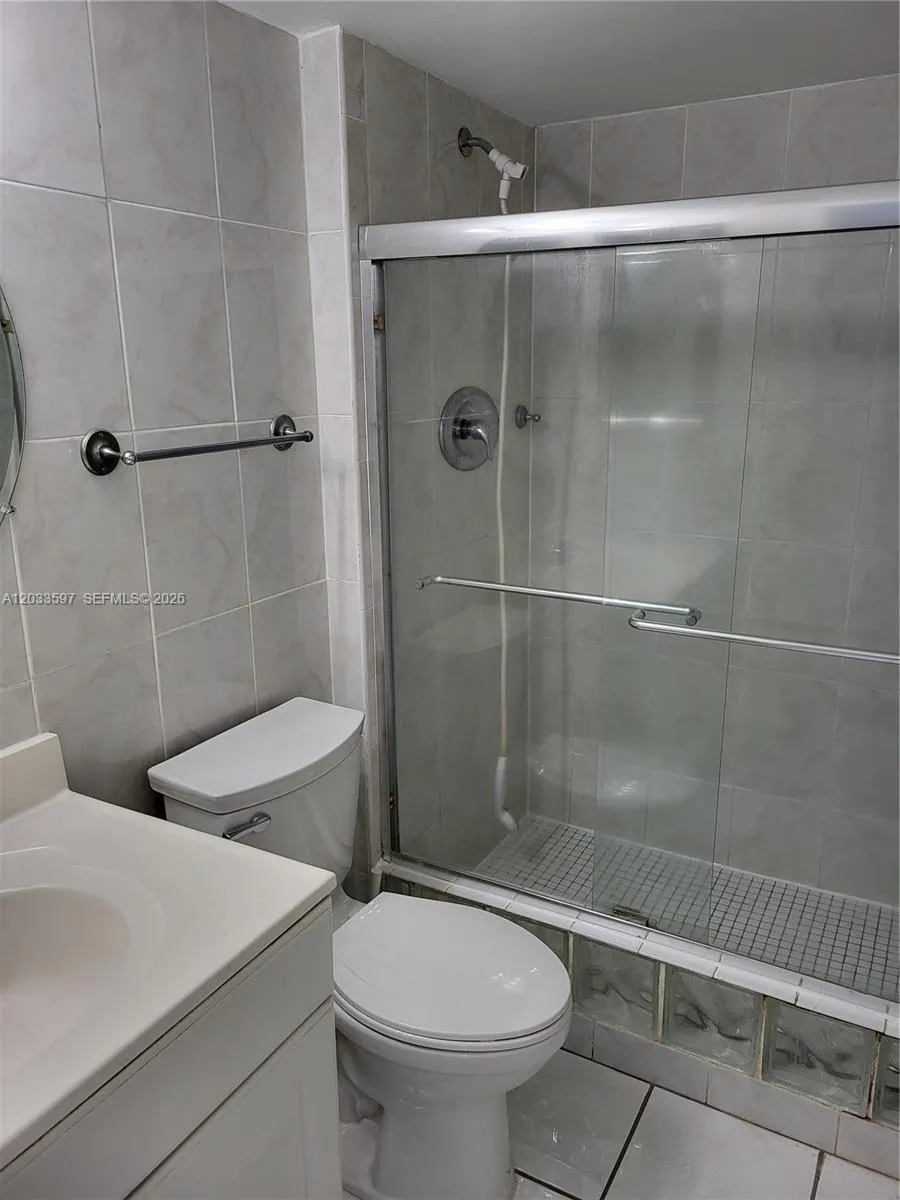 3401 Country Club Dr #211 Aventura, FL 33180