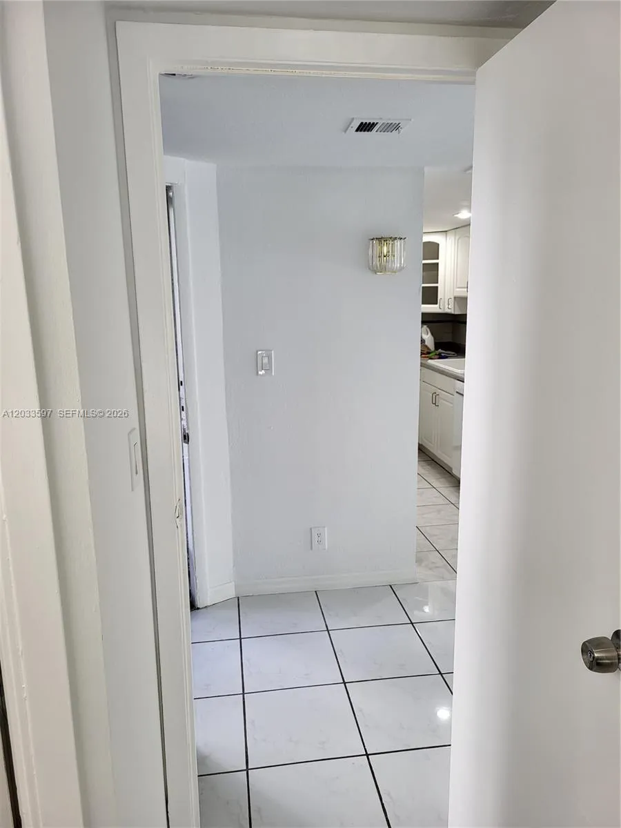 3401 Country Club Dr #211 Aventura, FL 33180