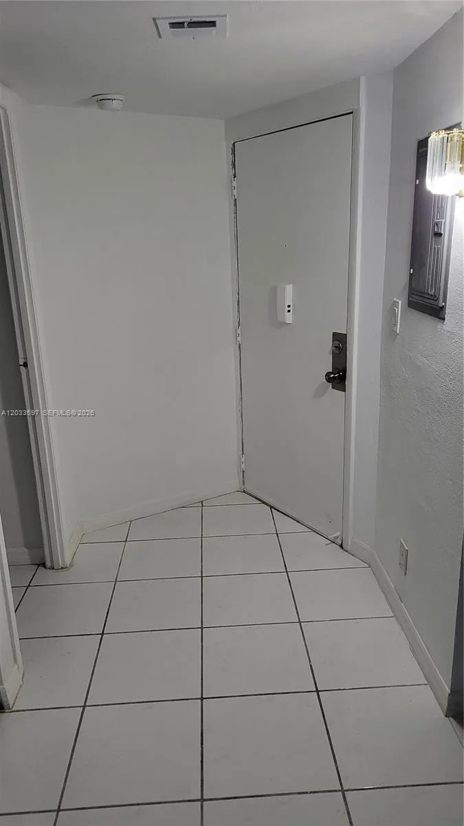 3401 Country Club Dr #211 Aventura, FL 33180