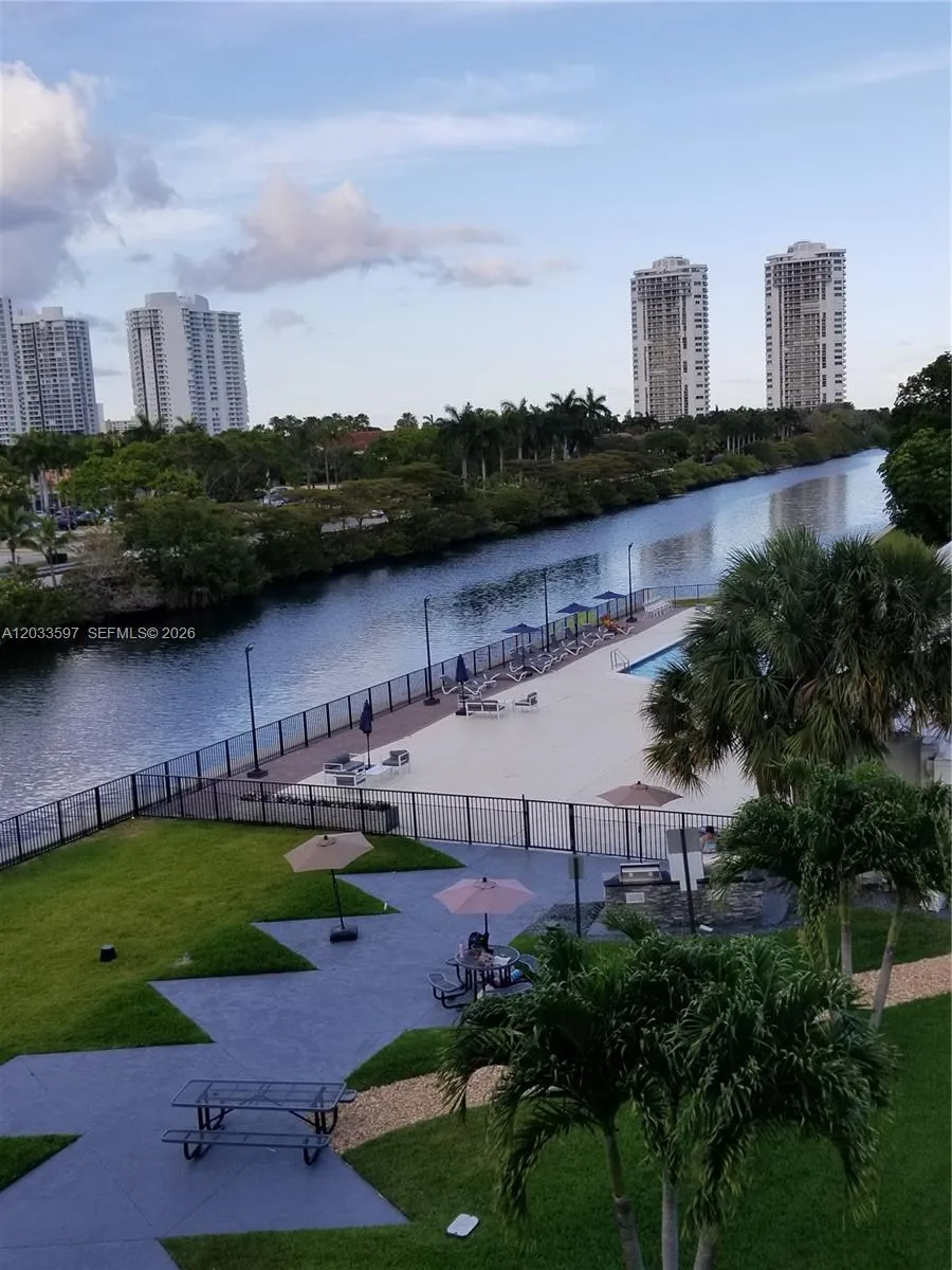 3401 Country Club Dr #211 Aventura, FL 33180