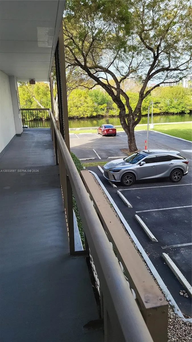 3401 Country Club Dr #211 Aventura, FL 33180