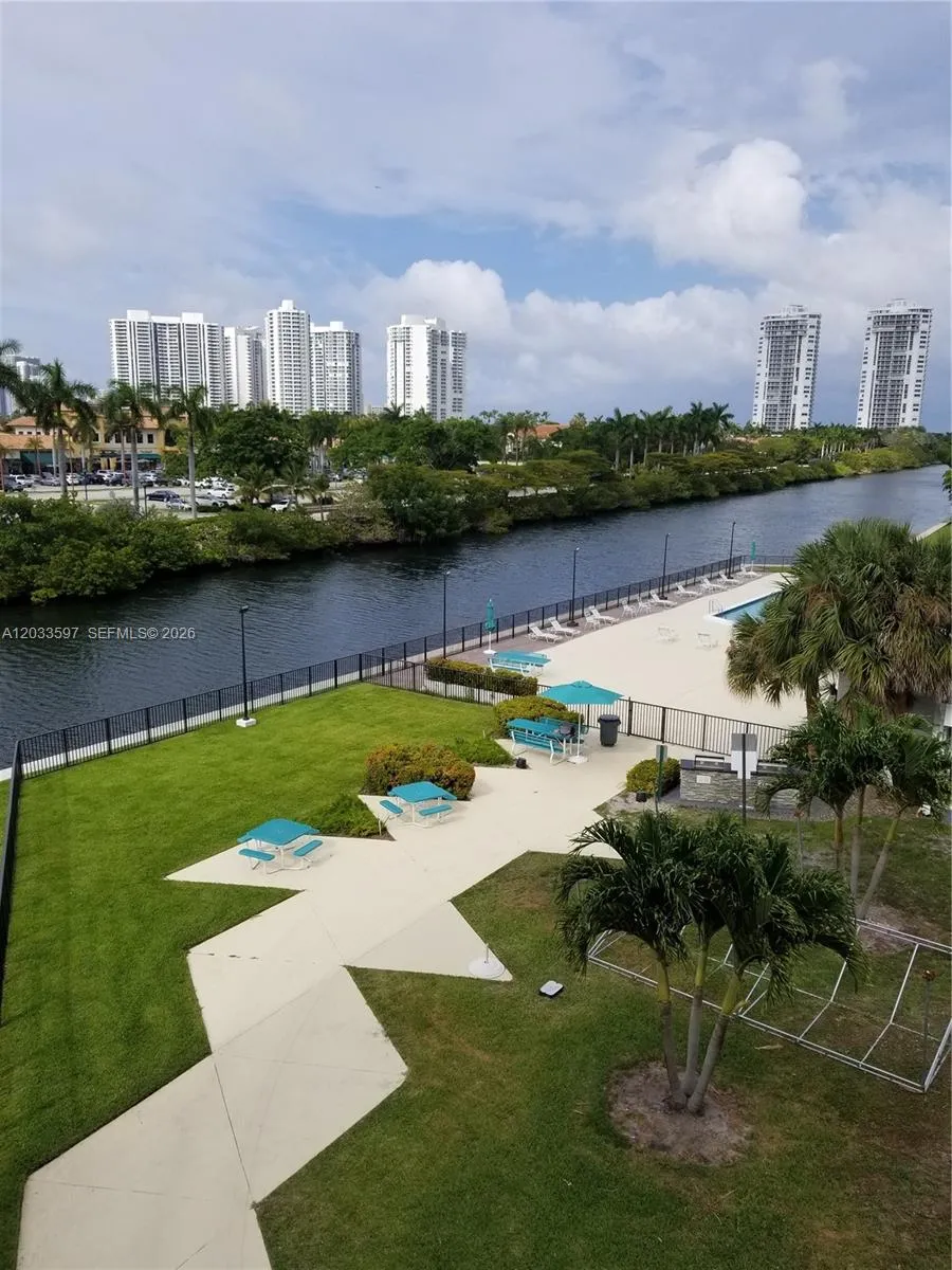 3401 Country Club Dr #211 Aventura, FL 33180