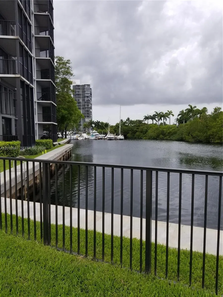 3401 Country Club Dr #211 Aventura, FL 33180
