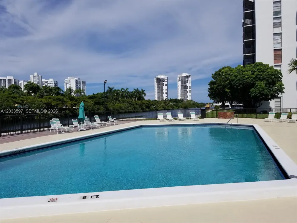 3401 Country Club Dr #211 Aventura, FL 33180