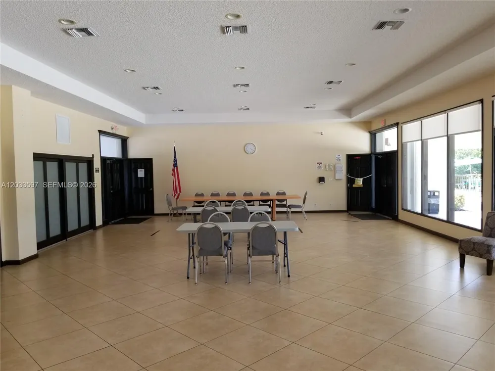 3401 Country Club Dr #211 Aventura, FL 33180