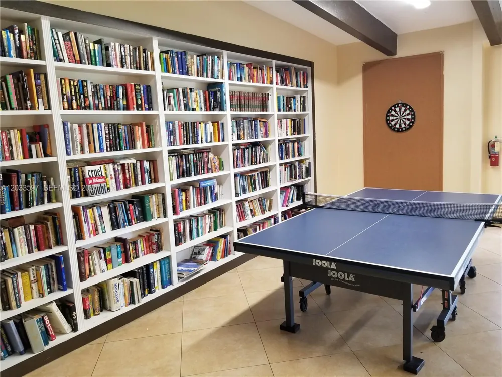 3401 Country Club Dr #211 Aventura, FL 33180