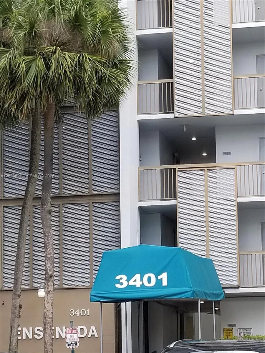 3401 Country Club Dr #211 Aventura, FL 33180