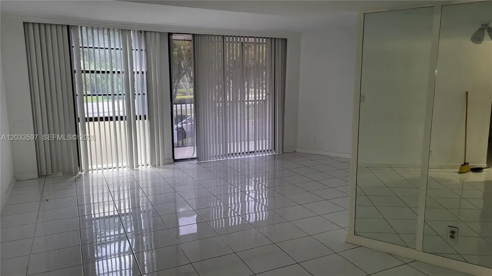 3401 Country Club Dr #211 Aventura, FL 33180