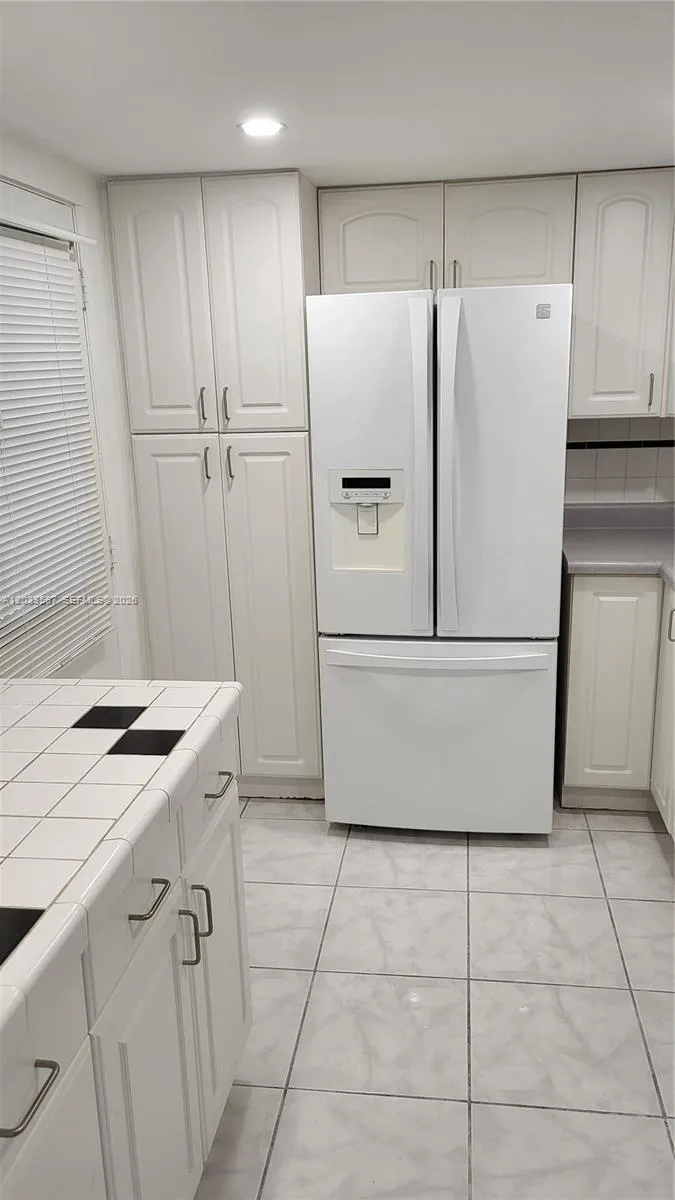 3401 Country Club Dr #211 Aventura, FL 33180