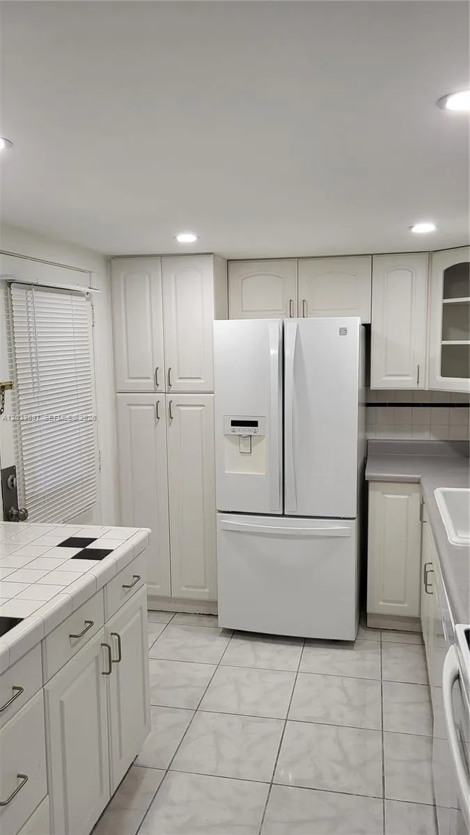 3401 Country Club Dr #211 Aventura, FL 33180