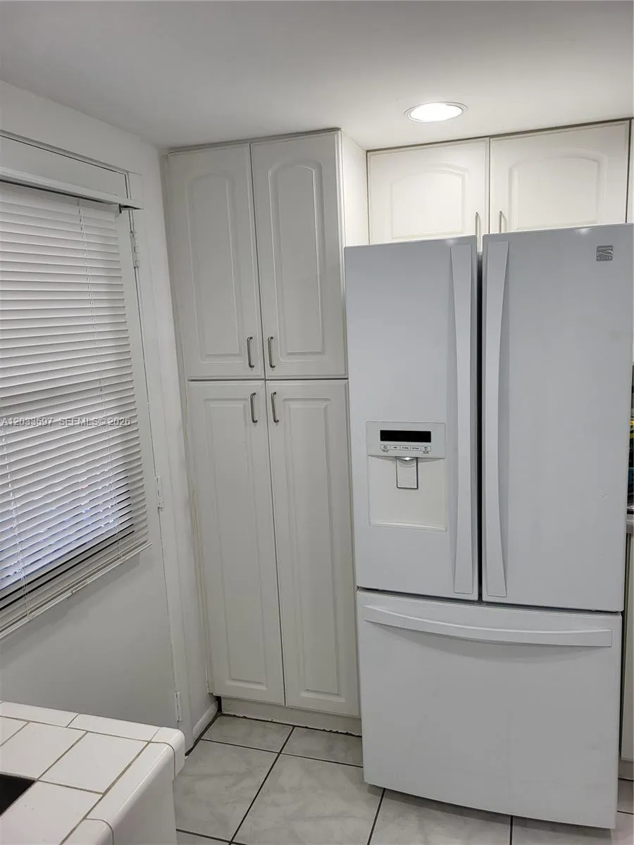 3401 Country Club Dr #211 Aventura, FL 33180
