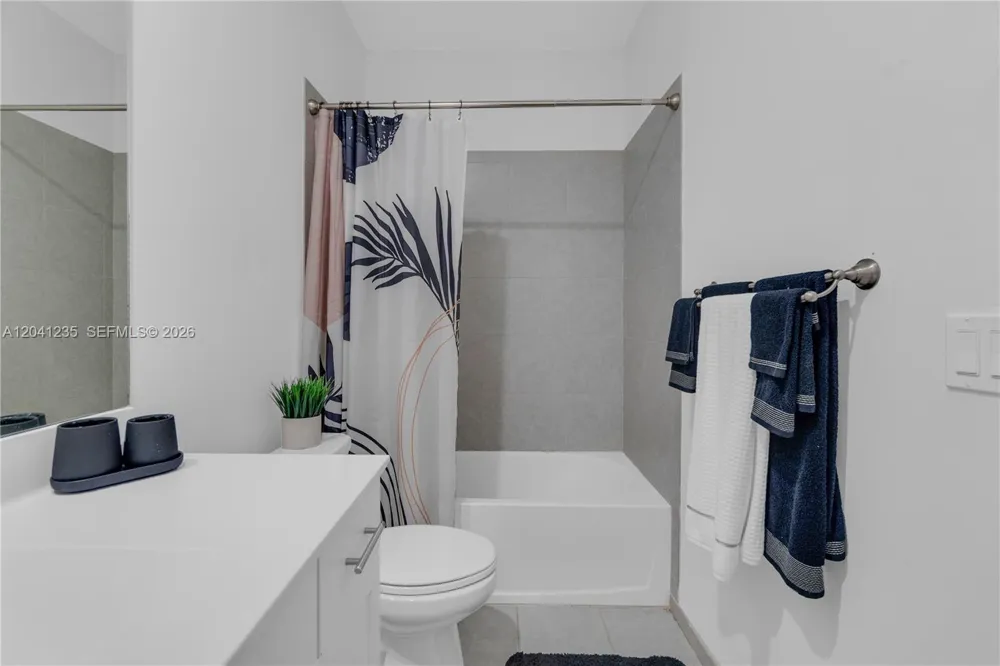 21068 NE 8th Ave Miami, FL 33179