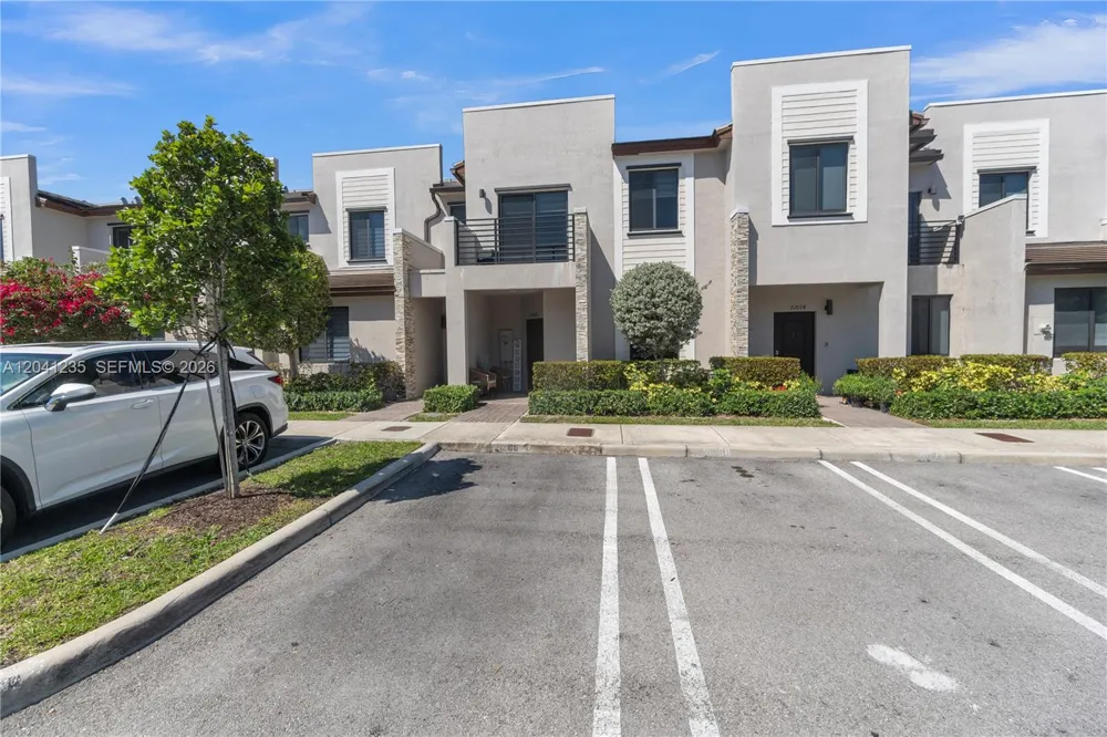 21068 NE 8th Ave Miami, FL 33179