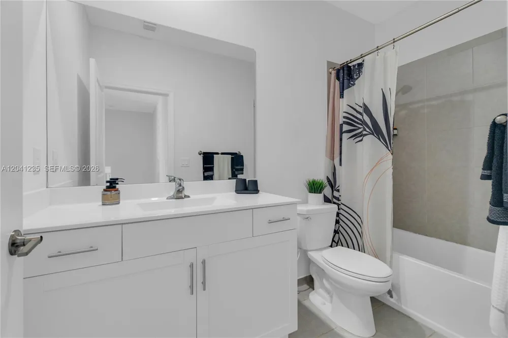 21068 NE 8th Ave Miami, FL 33179