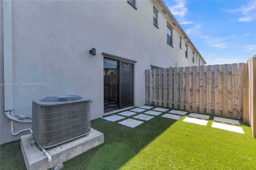 21068 NE 8th Ave Miami, FL 33179