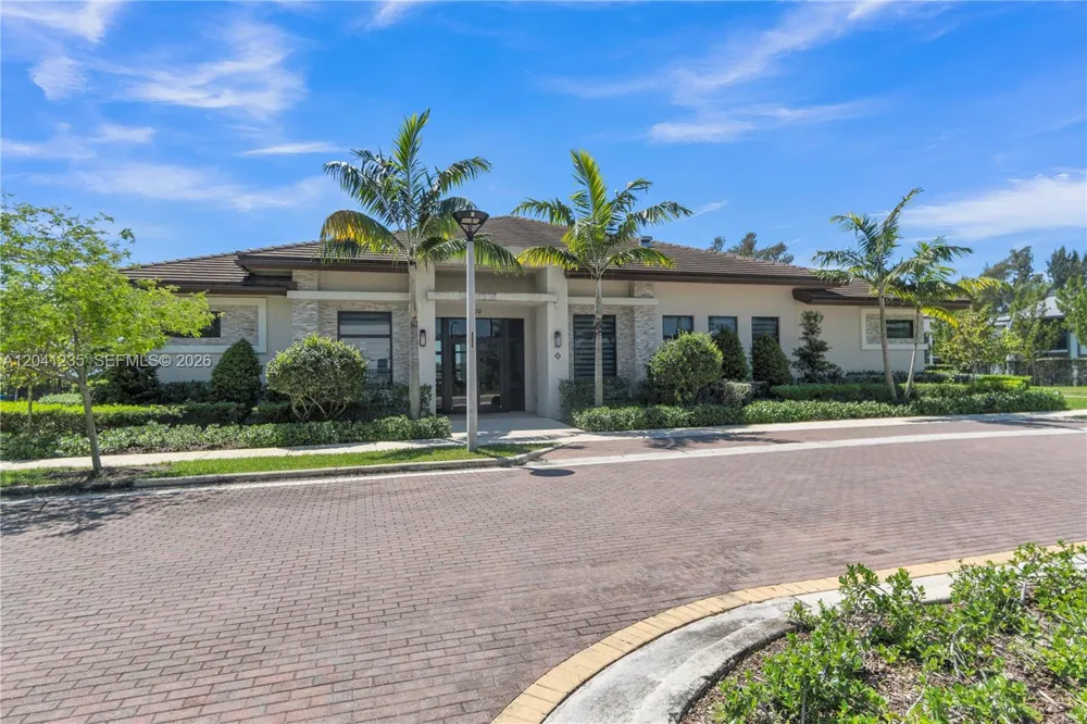 21068 NE 8th Ave Miami, FL 33179