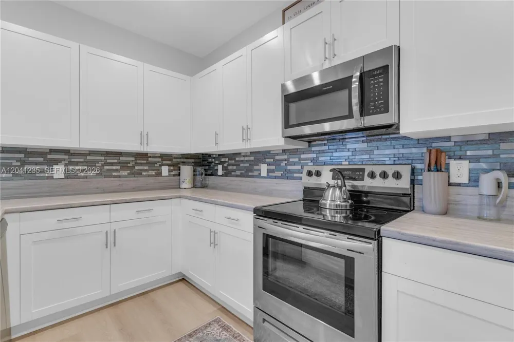 21068 NE 8th Ave Miami, FL 33179