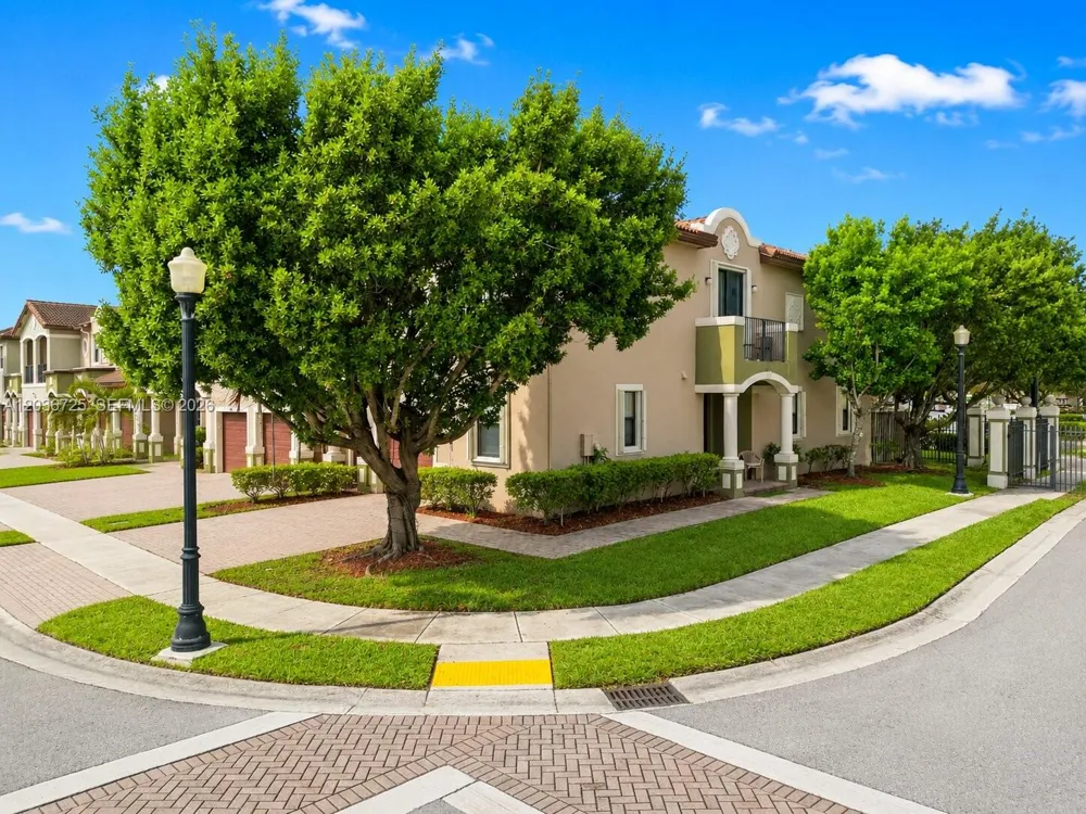678 NE 33rd Ter Homestead, FL 33033