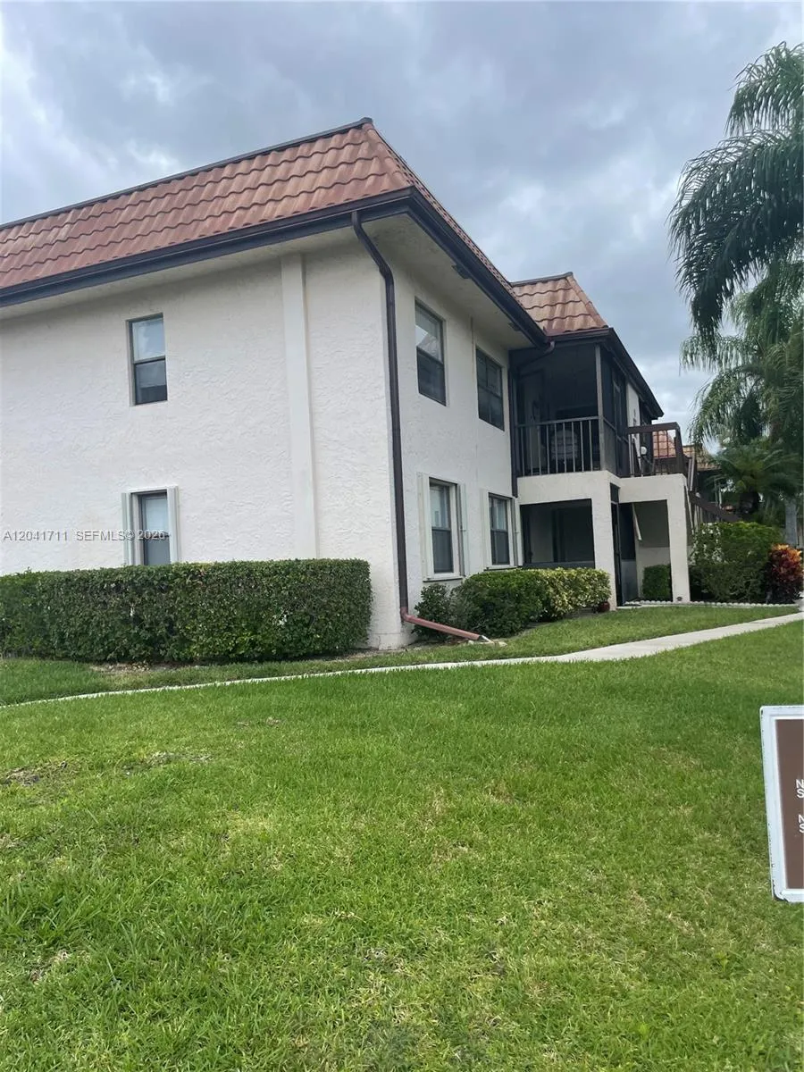 7250 Golf Colony Ct #102 Lake Worth, FL 33467