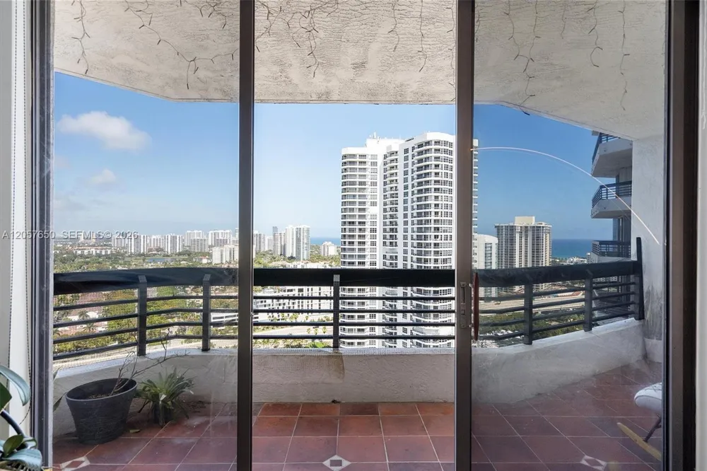 3530 Mystic Pointe Dr #2907 Aventura, FL 33180