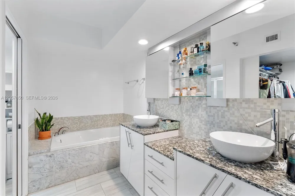 3530 Mystic Pointe Dr #2907 Aventura, FL 33180