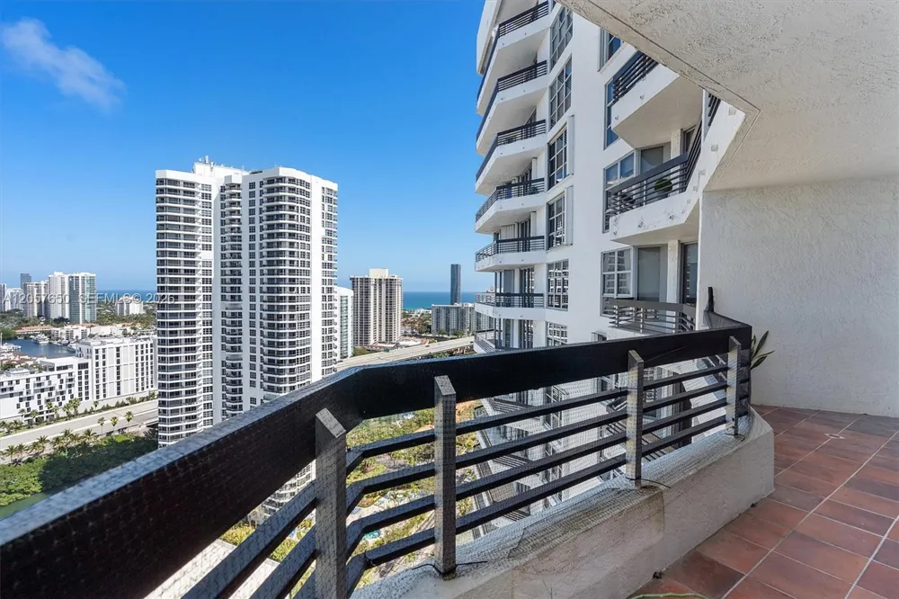 3530 Mystic Pointe Dr #2907 Aventura, FL 33180
