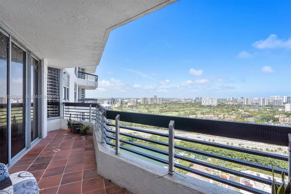 3530 Mystic Pointe Dr #2907 Aventura, FL 33180