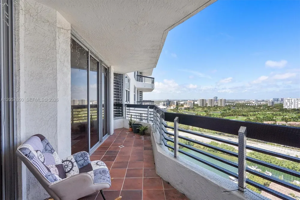 3530 Mystic Pointe Dr #2907 Aventura, FL 33180