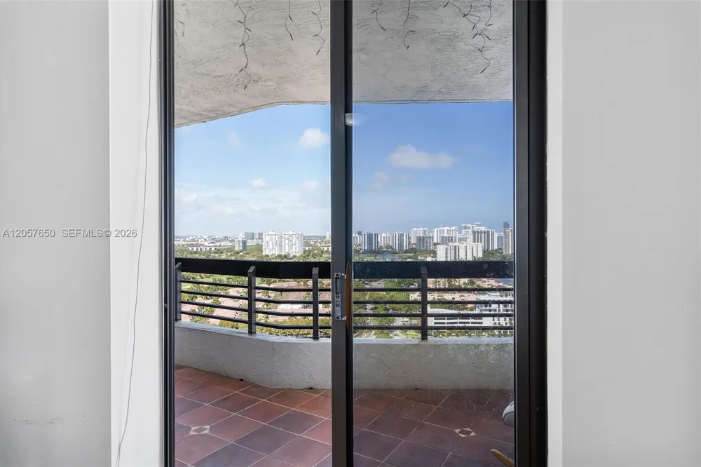 3530 Mystic Pointe Dr #2907 Aventura, FL 33180