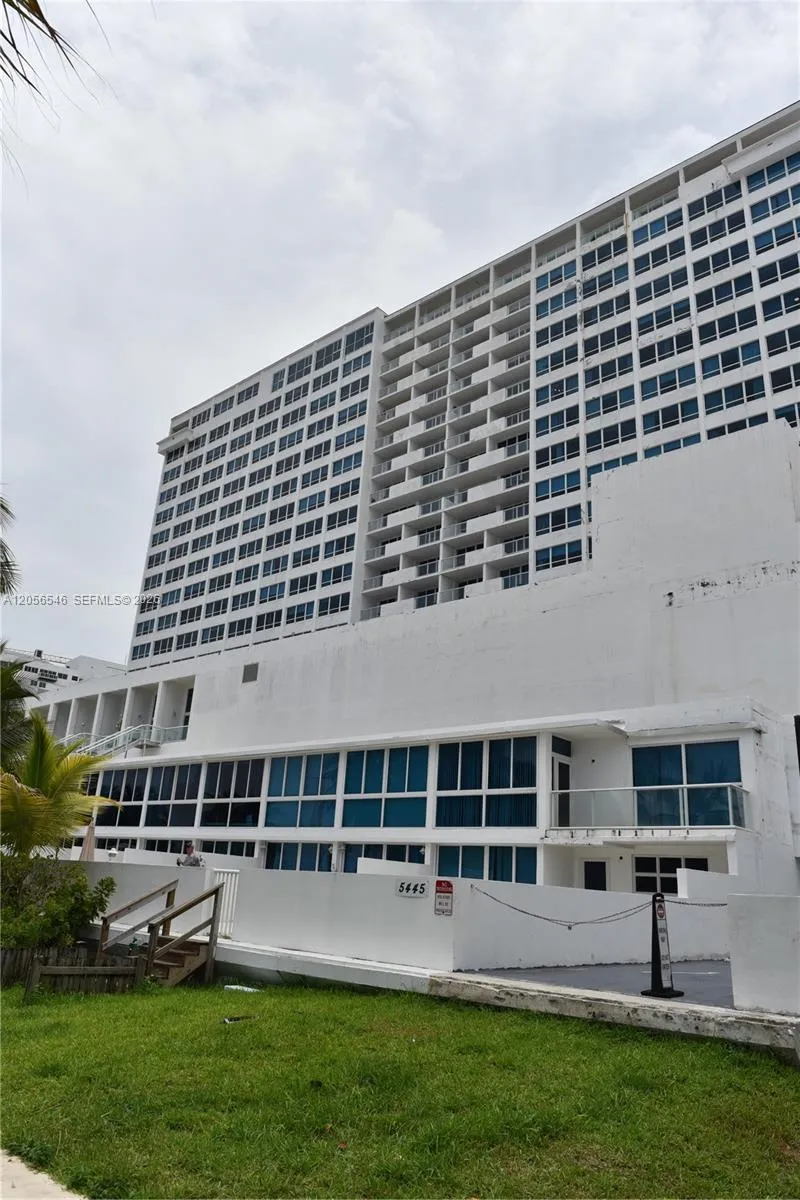 5555 Collins Ave #8K Miami Beach, FL 33140