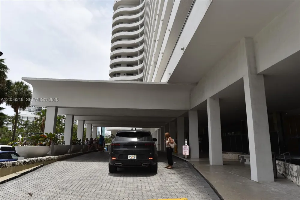 5555 Collins Ave #8K Miami Beach, FL 33140