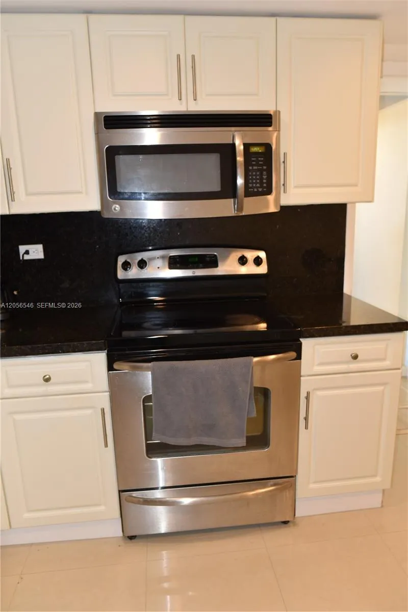 5555 Collins Ave #8K Miami Beach, FL 33140