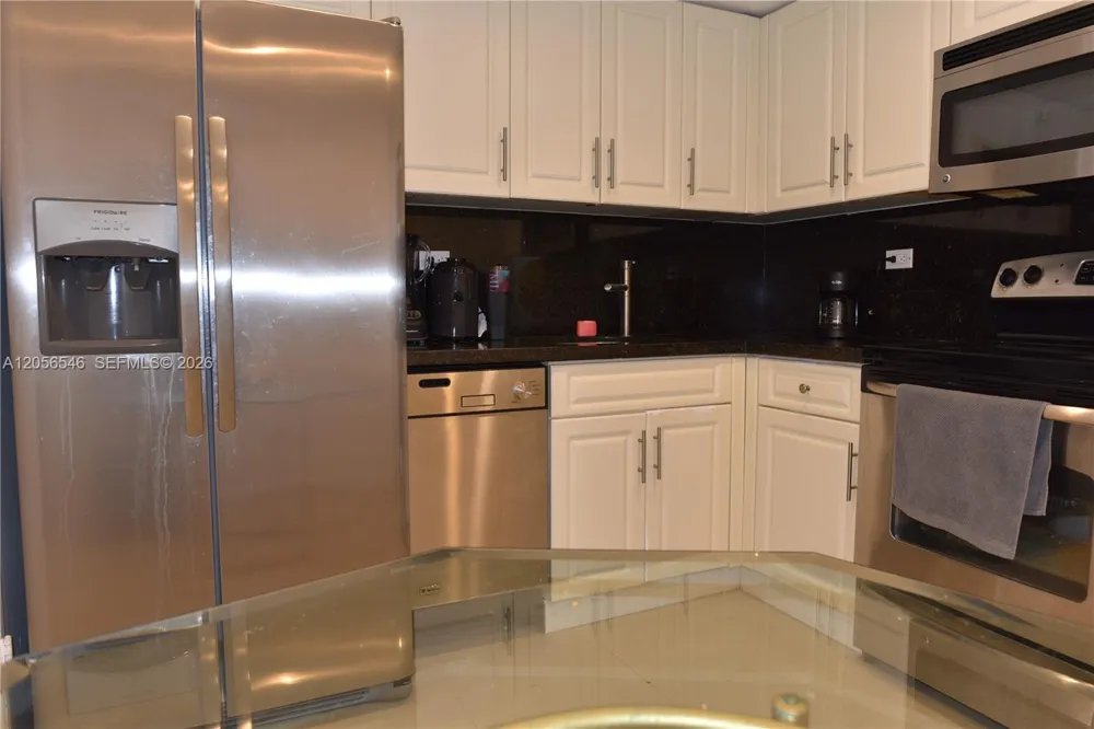 5555 Collins Ave #8K Miami Beach, FL 33140
